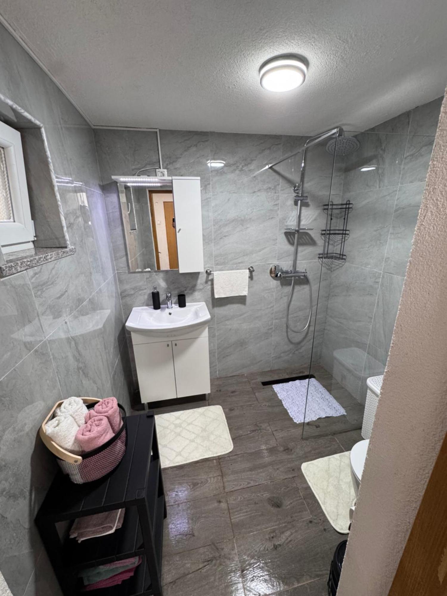 Gospić Apartman Josip מראה חיצוני תמונה